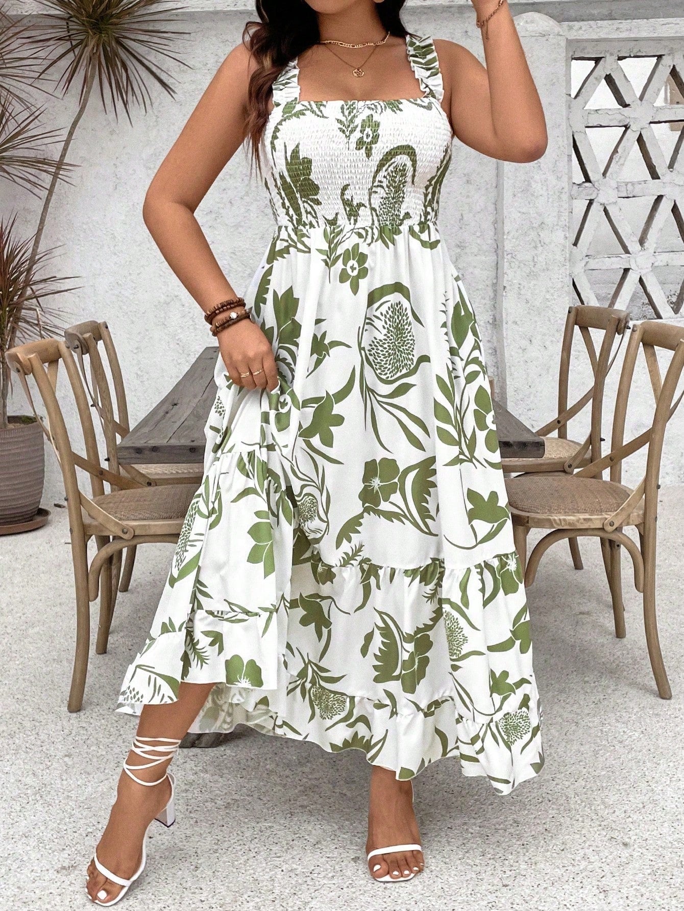 Vestido Feminino Evasê Plus Size Floral com Alças Grossas e Babado na Barra - Estilo Boho