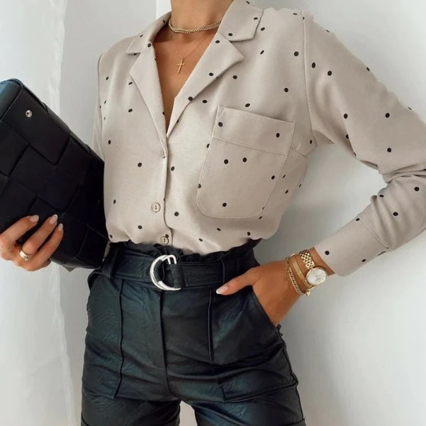 Camisa Feminina com Bolso Poás