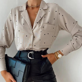 Camisa Feminina com Bolso Poás